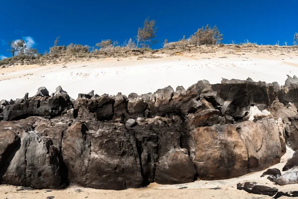 Ακτογραμμή χρώματα παραλία βράχου άμμο — Φωτογραφία Αρχείου