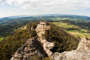 Dağın kayalık ridge Vadisi ufuk
