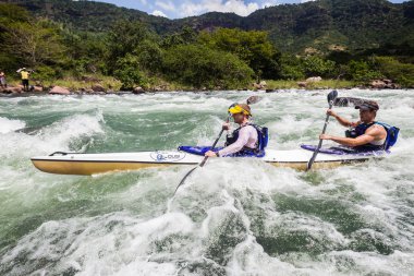 Kano dusi yarış river rapids eylem
