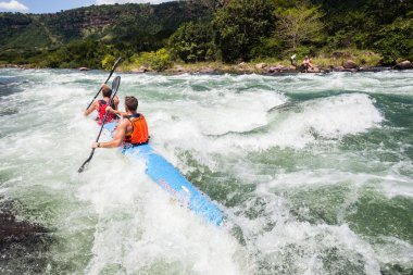 Kano dusi yarış river rapids eylem