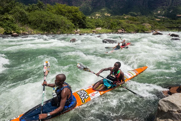 Canoa Rotos Rocas Río Rapids — Foto de Stock