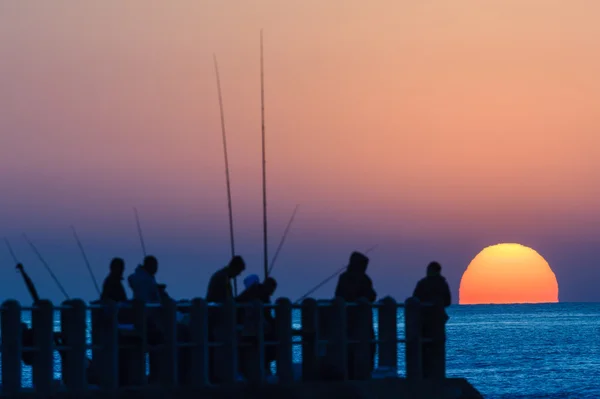 夜明け日出海釣り桟橋 — ストック写真