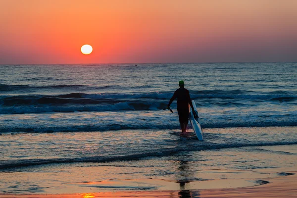 Remadores de surfski amanhecer amanhecer — Fotografia de Stock