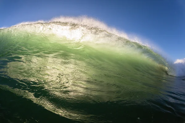 Ola de mar rompiendo el agua — Foto de Stock