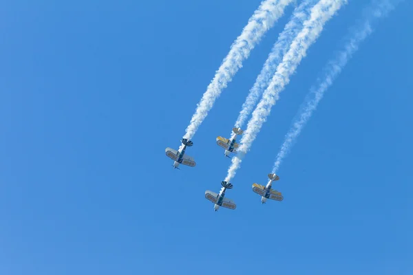 Flugzeuge Doppeldecker Akrobatik — Stockfoto