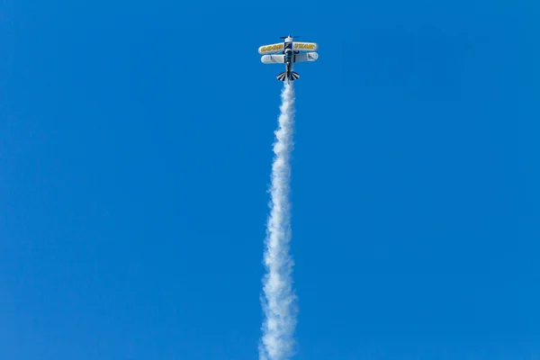 Vliegtuigen dubbeldekkers acrobatiek — Stockfoto