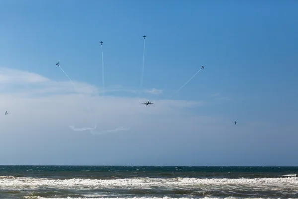 Airbus Passagierflugzeug Silver Falcons Formation — Stockfoto