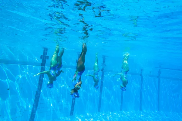 Synchronized Swimming Girls — Stock Photo, Image