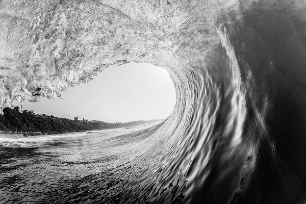 波の中空クラッシュ ブラック ホワイト — ストック写真