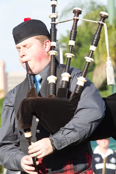 Schottische Dudelsackspieler trommeln zusammen — Stockfoto