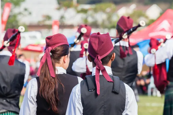 Schottische Dudelsackspieler trommeln zusammen — Stockfoto