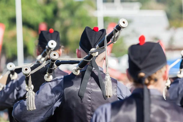 Schottische Dudelsackspieler trommeln zusammen — Stockfoto