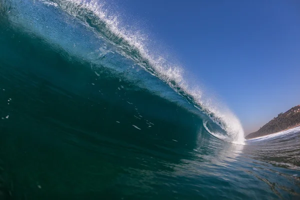 Хвилі океану всередині води гуркіт порожнисті синій — стокове фото