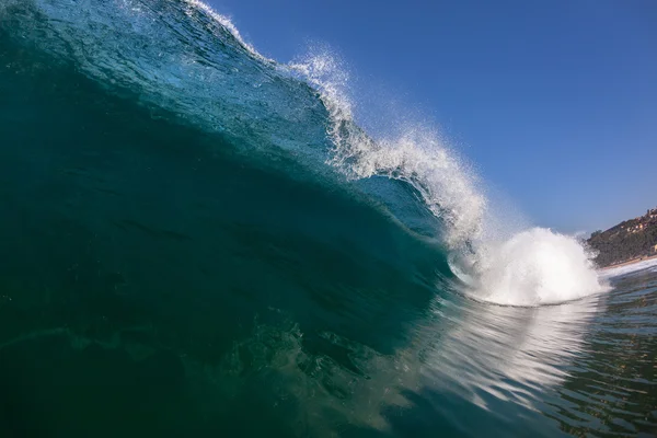 Océano de onda dentro del agua estrellándose hueco azul — Foto de Stock