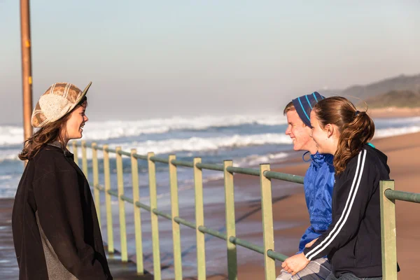 Teenagers Hang Out Pool Beach Waves — Stock Photo, Image