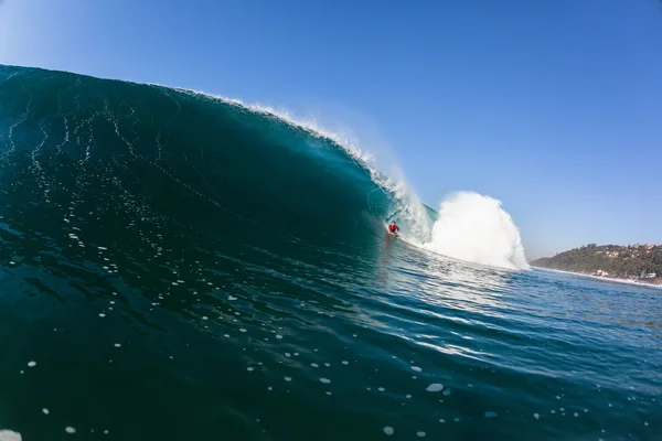 Surf Body-Boarder Blue Wave Primo piano azione per l'acqua — Foto Stock