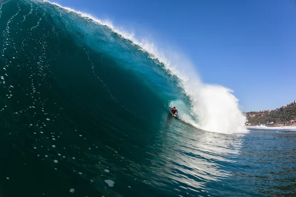Surf Body-Boarder Blue Wave Primo piano azione per l'acqua — Foto Stock