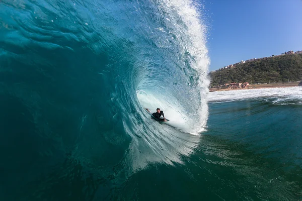 Surf Body-Boarder Blue Wave Primo piano azione per l'acqua — Foto Stock