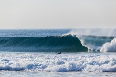 kürek çekmeye sörfçü çökmesini dalga sörf
