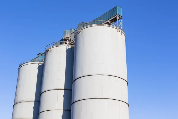 Silos de grano Blue Sky — Foto de Stock