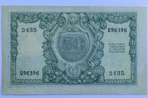 意大利50里拉法定纸币的通货史银行票据通货膨胀陈旧不堪 — 图库照片