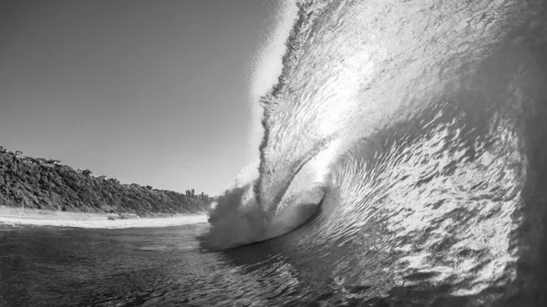 Ocean Wave Holle Crashen Zeewater Ondiep Rif Met Achtergrondverlichting Zon — Stockfoto