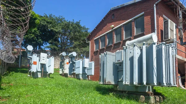 Elektrizität Umspannwerk Macht Hochspannung Gekühlte Transformatoren Freien Von Umspannwerk Gebäude — Stockfoto