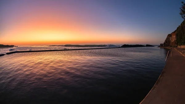 Strand Óceán Árapály Medence Közelkép Víz Színe Tükröződik Hajnaltól Napkelte Jogdíjmentes Stock Fotók