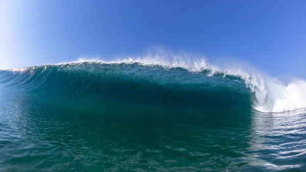 Oceano Onda Mar Natação Close Vertical Bater Parede Tubulação Oca — Fotografia de Stock