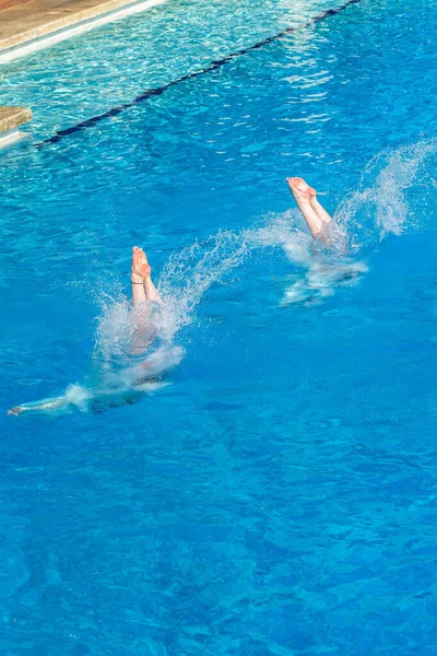 Aquatic Pool Diving Girls Pairs Action Water Entry Legs Unrecognizable — Stock Photo, Image