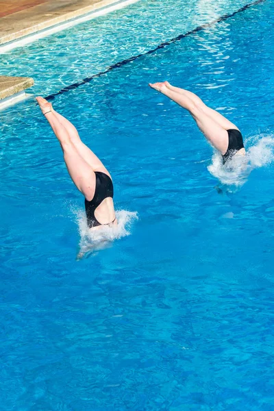 Aquatic Pool Diving Girls Pairs Action Water Entry Legs Unrecognizable — Foto Stock