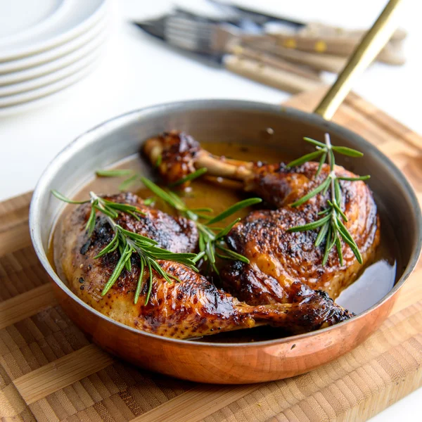 Chicken in pan — Stock Photo, Image