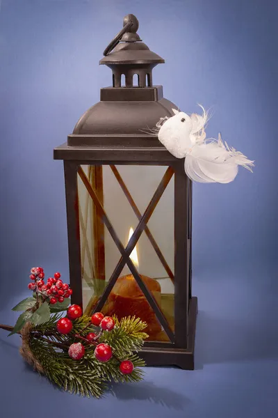 Lampe Vintage Avec Bougies Branche Noël Avec Ornements Oiseau Blanc — Photo