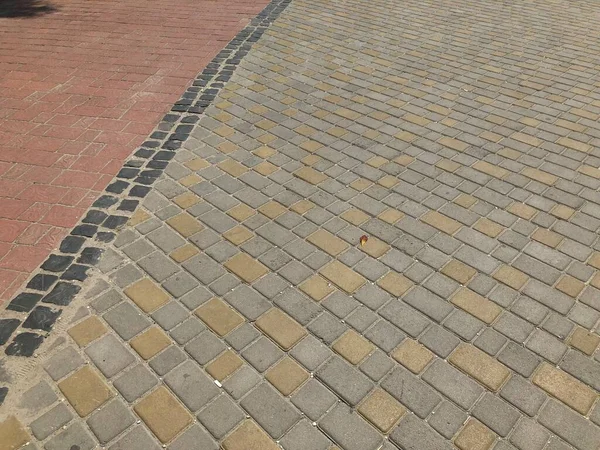 大路地面上单调灰砖石的透视图 人行道 人行道 古色古香设计中的铺装地板 方块图案 — 图库照片