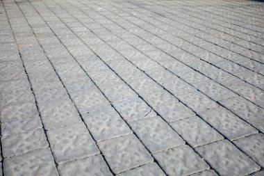 Değişik renklerde taş yontmalar, gündüz vakti yakın çekim. 