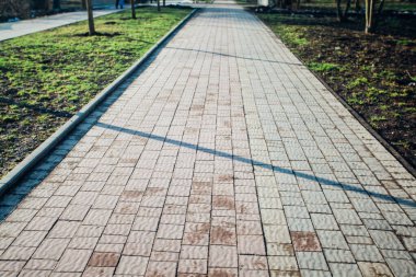 Değişik renklerde taş yontmalar, gündüz vakti yakın çekim. 