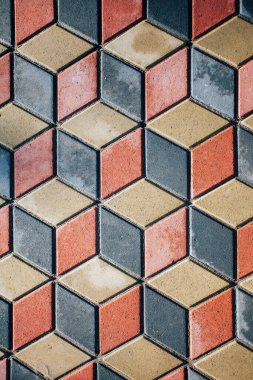 Değişik renklerde taş yontmalar, gündüz vakti yakın çekim. 