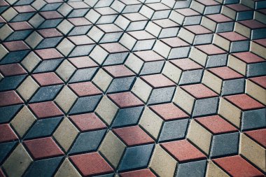 Değişik renklerde taş yontmalar, gündüz vakti yakın çekim. 