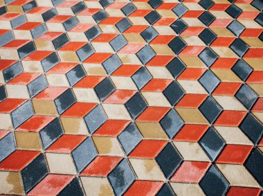 Değişik renklerde taş yontmalar, gündüz vakti yakın çekim. 