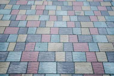 Değişik renklerde taş yontmalar, gündüz vakti yakın çekim. 