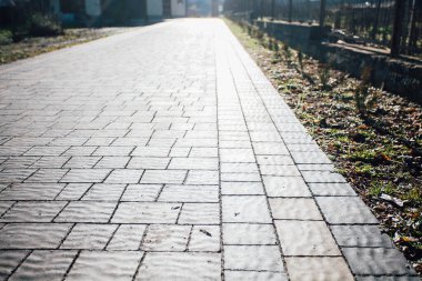 Değişik renklerde taş yontmalar, gündüz vakti yakın çekim. 