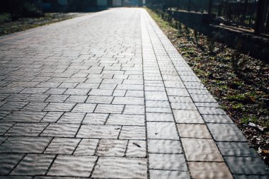 Değişik renklerde taş yontmalar, gündüz vakti yakın çekim. 