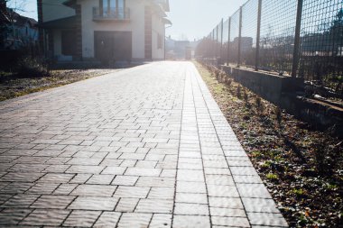 Kırsal kesimdeki modern evin dışında.