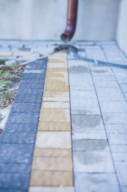 Değişik renklerde taş yontmalar, gündüz vakti yakın çekim. 