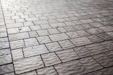 Değişik renklerde taş yontmalar, gündüz vakti yakın çekim. 