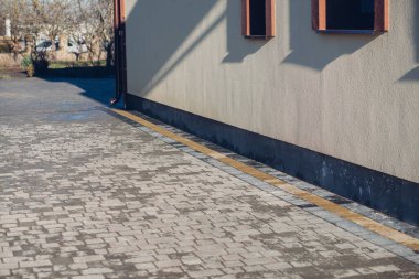 Kırsal kesimdeki modern evin dışında.