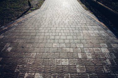 Değişik renklerde taş yontmalar, gündüz vakti yakın çekim. 