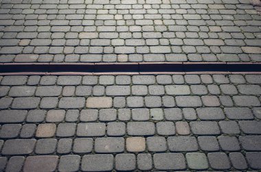 Değişik renklerde taş yontmalar, gündüz vakti yakın çekim. 