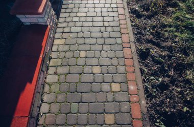 Değişik renklerde taş yontmalar, gündüz vakti yakın çekim. 