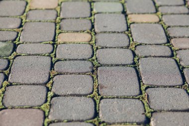 Değişik renklerde taş yontmalar, gündüz vakti yakın çekim. 